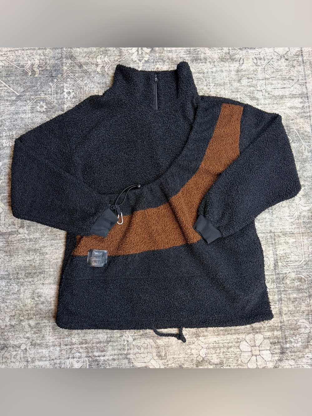 Womenโs Boucle Black & Brown Fleece Pet Carrier Hoodie XL